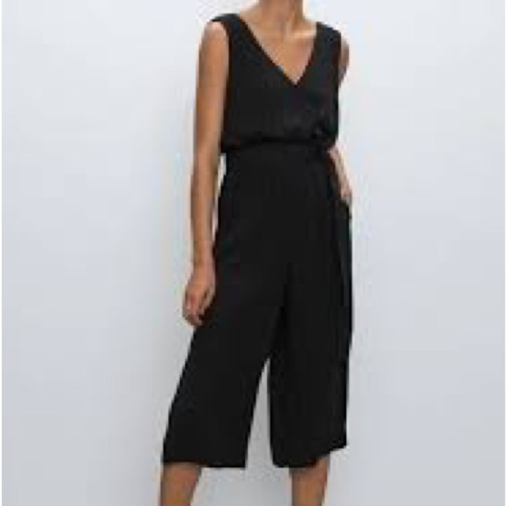 Babaton Black Sleeveless V-Neck Cropped Belted Jumpsuit Sz S